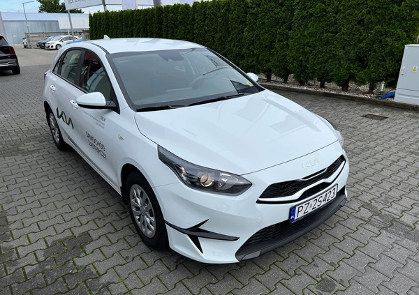 Kia Ceed cena 77900 przebieg: 17500, rok produkcji 2022 z Ćmielów małe 326